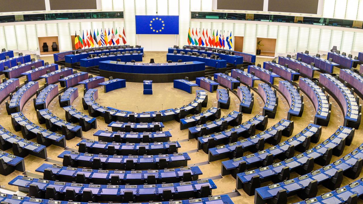 Parlament Europejski w głosowaniu może zadecydować o końcu aut z tradycyjnym napędem 