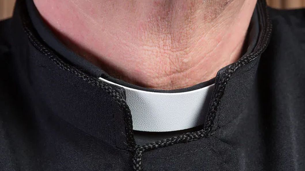 Antypedofilskie hasła pod kościołem. 17-latka zakuta w kajdanki