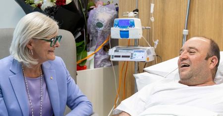 "Bohater" z Bondi Beach po skomplikowanej operacji. Prawnik zabrał głos