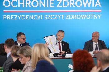 Nawrocki nagle wyciągnął teczkę. Podsumował obietnice rządu