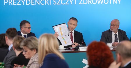 Nawrocki wyciągnął teczkę. Surowo podsumował obietnice rządu