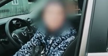 Policjanci podeszli do seniorki. Nagle wypaliła. "Wszyscy się dziwią"