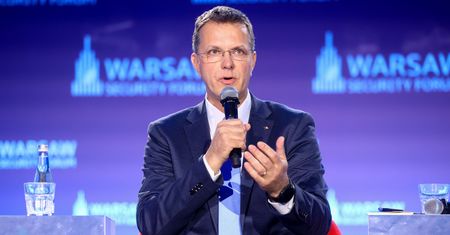 Minister obrony Rumunii podał się do dymisji. Wszystko przez CV
