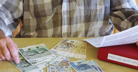 Rekordowe podwyżki emerytur. Na waloryzacji zyska także skarbówka