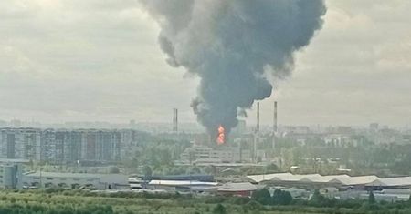Rosja w ogniu. Kłęby czarnego dymu nad Petersburgiem