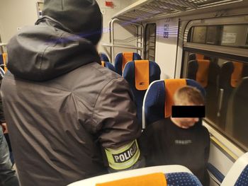 Poszukiwany diler zatrzymany podczas jazdy pociągiem