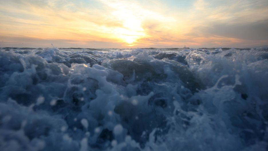 Ocean Spokojny koło kalifornijskiego wybrzeża.