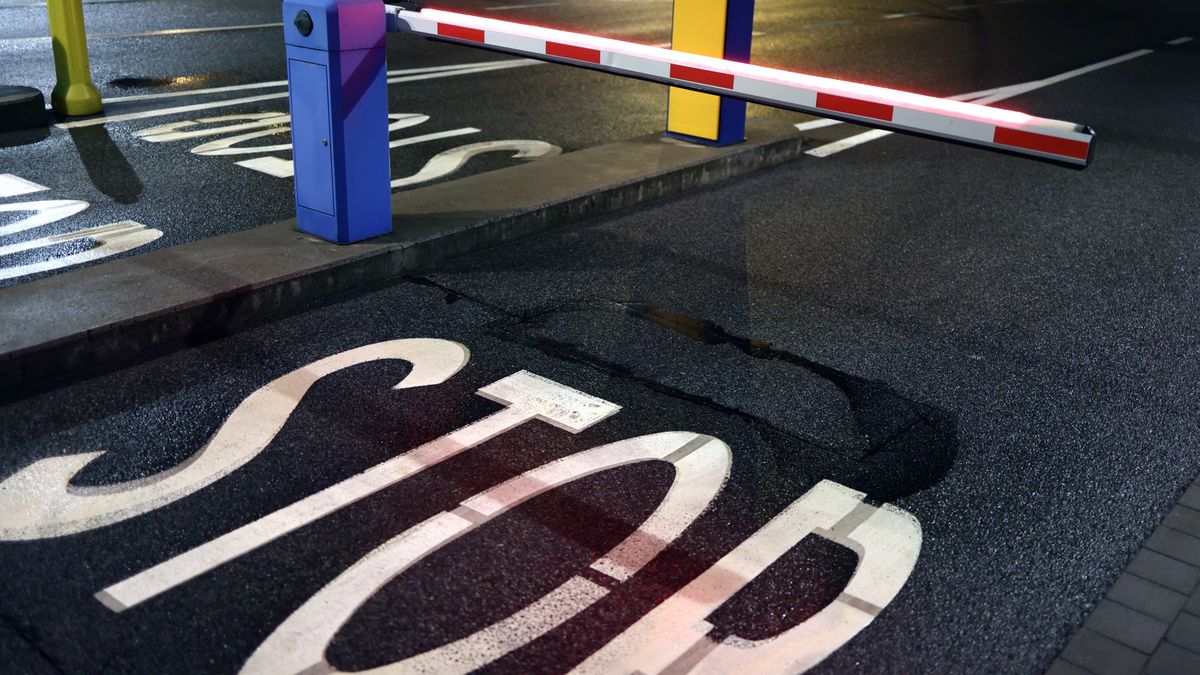 Parking ze szlabanem (zdjęcie poglądowe)