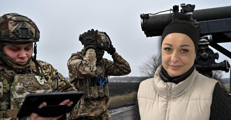 Kobiety podpisują kontrakty w Polsce i idą na wojnę. "Żeby wnuki chodziły po wolnej ziemi"