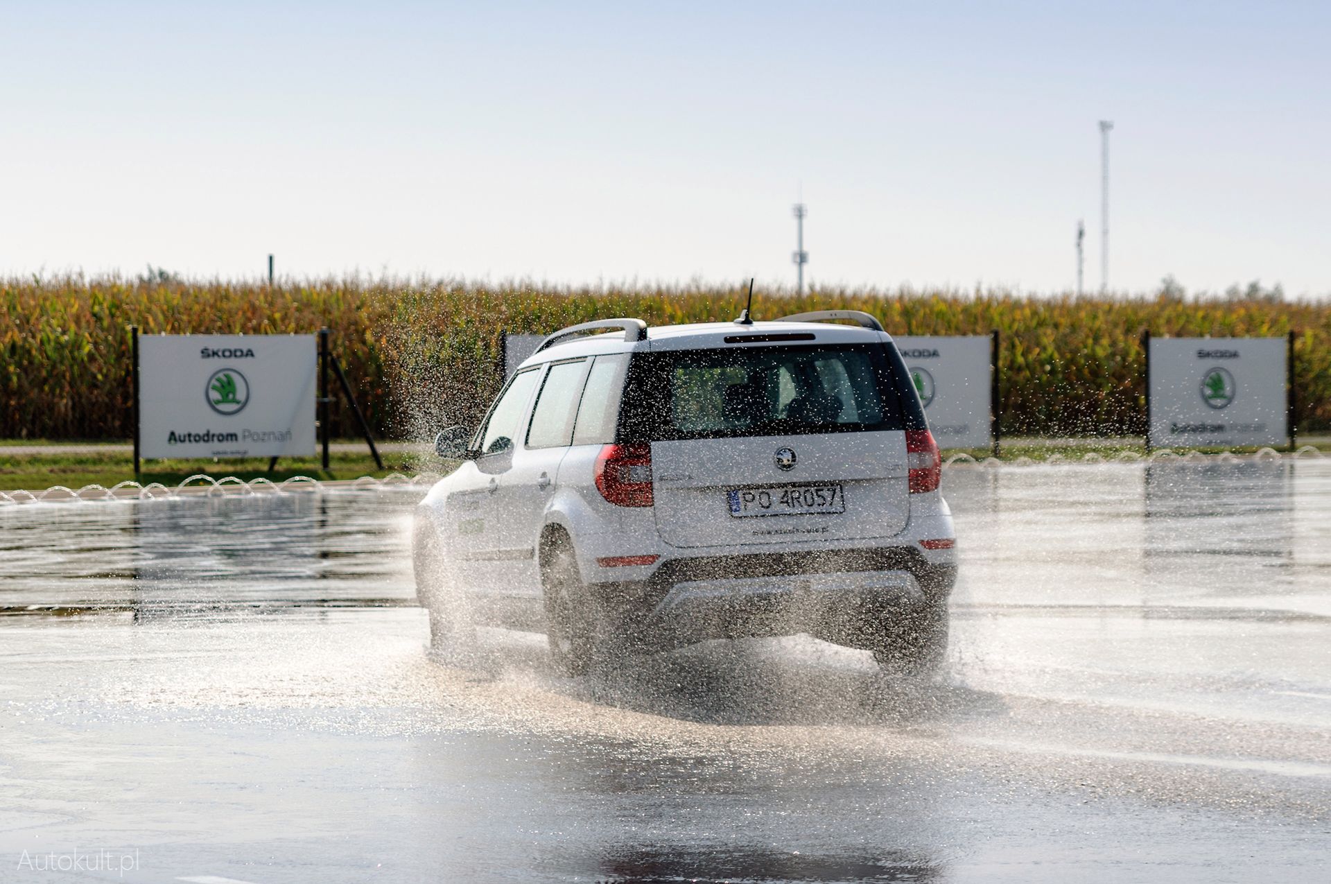 Škoda Yeti na okrągłej płycie poślizgowej