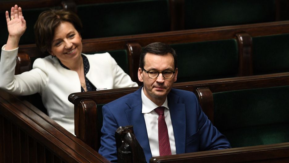 Marlena Mal�g, Mateusz Morawiecki
Warszawa, 07.04.2020. Koronawirus w Polsce. Minister rodziny, pracy i polityki spo�ecznej Marlena Mal�g (L) i premier Mateusz Morawiecki (P) na sali obrad, 7 bm. Sejm zajmuje si� kolejnym rz�dowym projektem ustawy z "tarczy antykryzysowej". (mr)  PAP/Radek Pietruszka
Radek Pietruszka
9, 9., antykryzysowa, covid-19, Dziewi�ta, epidemia, gest, IX kadencja, kadencji, koronawirus, �awy poselskie, Marlena Mal�g, Mateusz Morawiecki, Obrady, polityk polityka, Polityka, pose�, posiedzenie, Posiedzenie Sejmu, posniesiona r�ka, Sala plenarna posiedze� obrad, SARS CoV-2, sejm, Sejm RP, sejmu, Specustawa, stan epidemii, tarcza