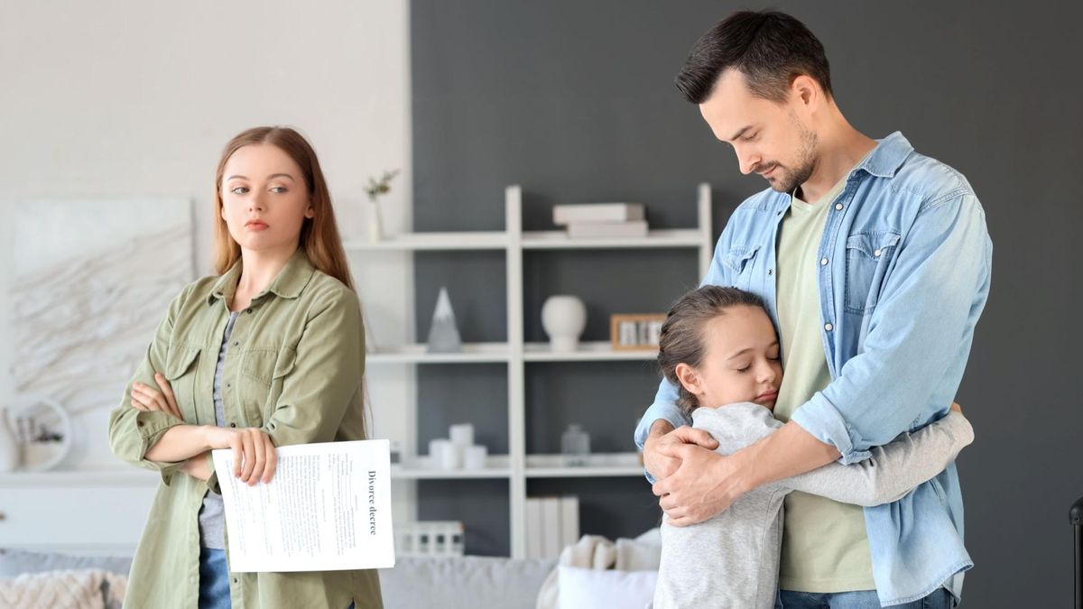 Opieka naprzemienna będzie służyła rodzicom i dziecku tylko wtedy, gdy zostanie spełnionych kilka warunków. Ten model opieki wymaga zawarcia precyzyjnego kontraktu między rodzicami.