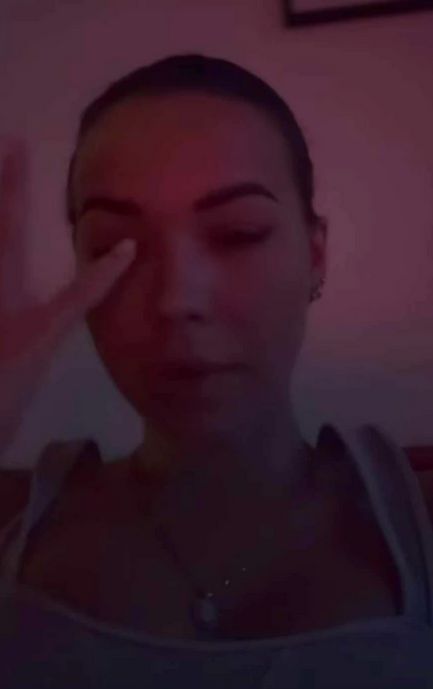  Sandra Kubicka zalana łzami