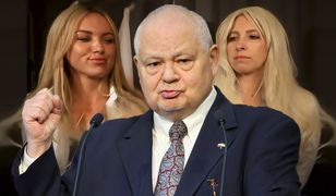 Przebój internetu. "Glapa" i jego blond aniołki