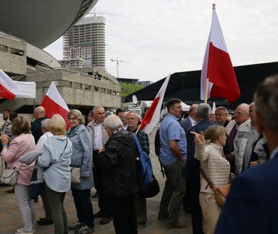 Kulisy konwencji PiS. "To jest moja partia, Kaczorek nasz"