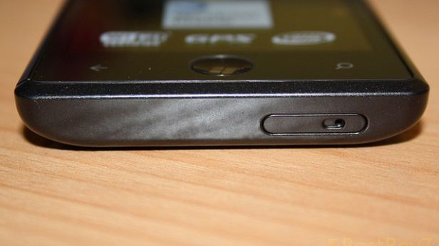 Smartfon Samsunga z ekranem 768 x 1280? 1