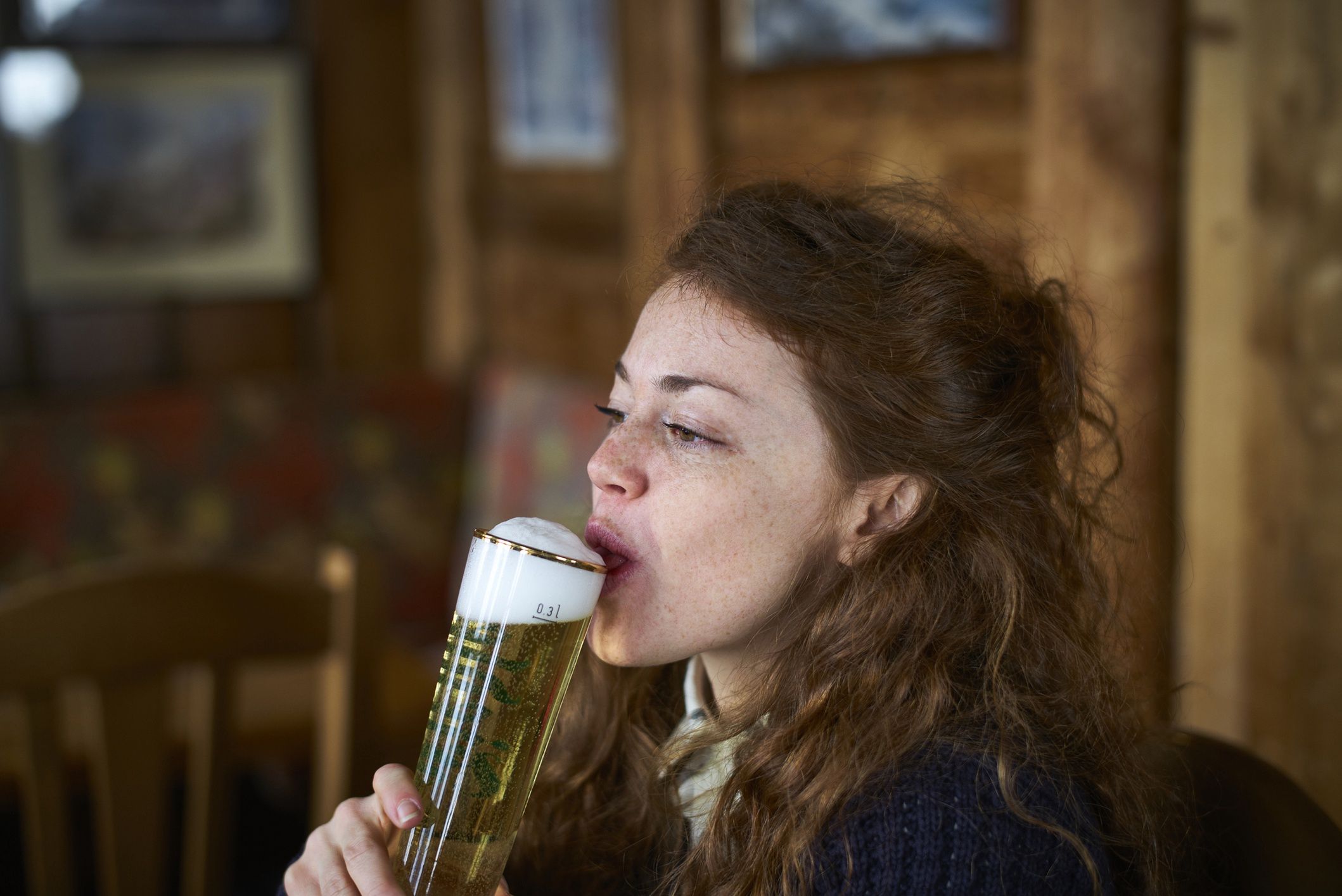 Polacy uwielbiają takie piwo. Skutki są fatalne