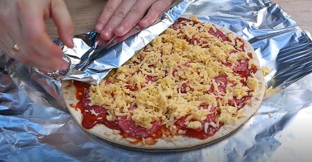 Pizza pieczona na 12 tys. zapałek. Szalony kulinarny test ukraińskiego Youtubera