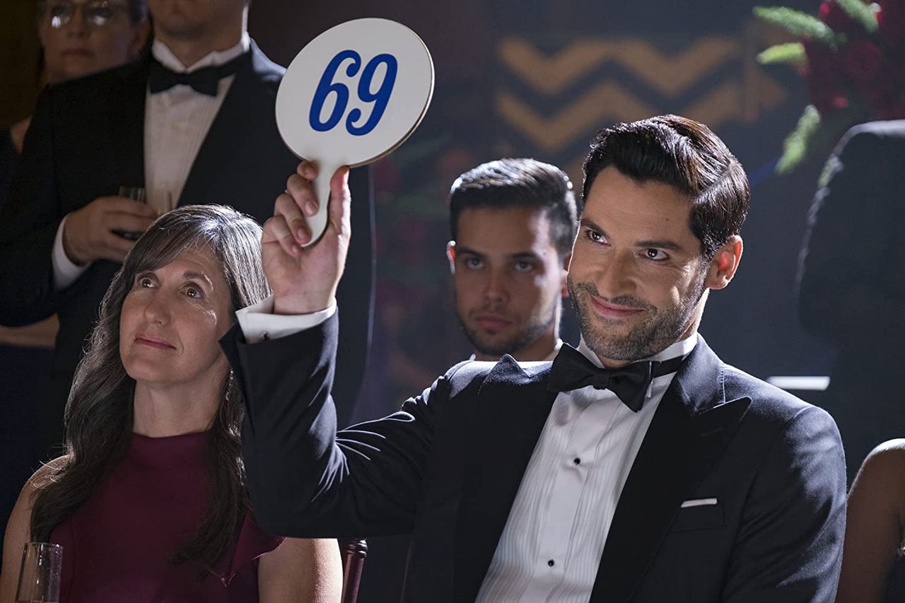Tom Ellis jako Lucyfer Morningstar