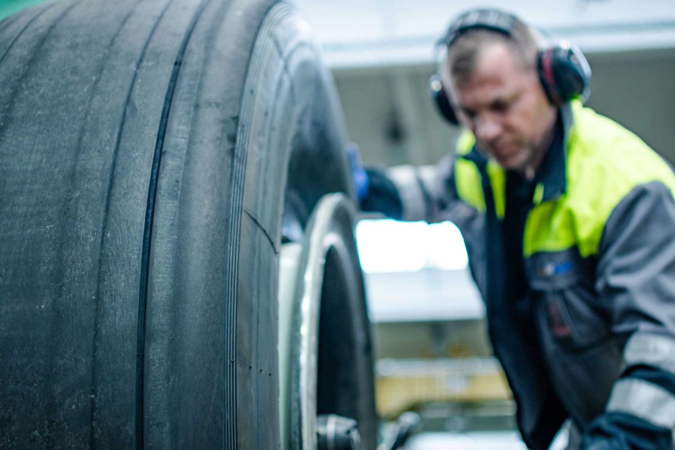 Wymiana opon w samolocie