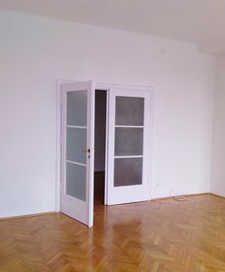 Warszawa. Komunalne mieszkanie z kolumnami. Po remoncie rzuca na kolana