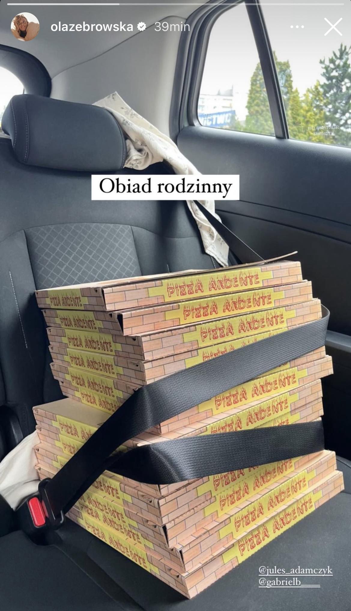 Aleksandra Żebrowska kupiła na niedzielny obiad pizzę 