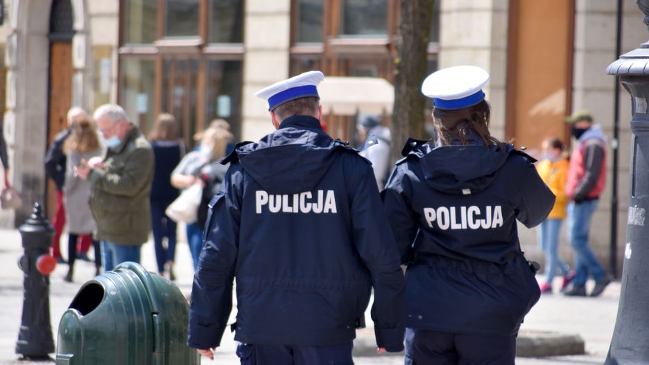 Policja
PHOTO: ALBIN MARCINIAK / EAST NEWS Policja, umundurowani funkcjonariusze Policji w trakcie partolu na ulicach, sluzby mundurowe na ulicach Krakowa
MARCINIAK, Malopolskie, Malopolsce, dniu, dzien, Malopolska, miasto, stare, centrum, na, duzo, na, otwarte, zamkniete, na, ulicach, po, poruszanie sie, ograniczenia, Krakowa, miasta, centrum, ulicach, ulicy, ulica, pandemiii, pandemia, ograniczenia, lockdownie, lockdown, na, warunki, trudne, ulicy, ulice, 2021, Krakowskie, Krakowski, Krakowa, Krakow, miescie, miasta, miasto, Polskich, na, Polsce, Krolewskiego, Krolewskim, po, w, Polsce, CENTRUM, Poland, Polska, ALBIN, ALBINA, MARCINIAKA, bez, prawo, w, trakcie, pozamykane, epidemia, epidemii, pandemiczne, pandemiczny, stan, polskiego, polskiej, do, lockdown, caly, calym, kraj, kraju, wprowadzenie, wprowadzenia, wprowadzony, Cracov, Poland, kontrola, kontrolowanie, brak, maski, maseczki, maseczek, i, miejski, miejska, miejscy, mandatow, mandatami, egzekwowanie, nakaz, Policja, Policjanci, Policjant, Policji, patrol, patrole, funkcjonariusz, funkcjonariusze, patrolowanie, kontrola, kontrolowanie, mundurowka, mundurowi, umundurowani, mundury, stroz, stroze, prawa, prawo, lamanie, interwencja, interweniujacy, policjanci, police, uniformed services, prevention, security, krakow, polska, police man, dangerous, wypadek, polish police, patrol, policeman, kraków, polish, city, poland, emergency, vehicle, car, road, street, policja, people, transportation, cop, crowd, officer, safety, justice, hat, warsaw, law, jacket, police force, poland police, peace, demonstration, job, male, full, gun, traffic police, guard, marciniak, malopolskie, malopolsce, dniu, dzien, malopolska