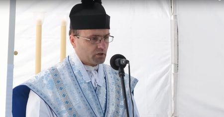 Ksiądz aresztowany. Posłanka PiS oburzona: "Cóż takiego zrobił?"