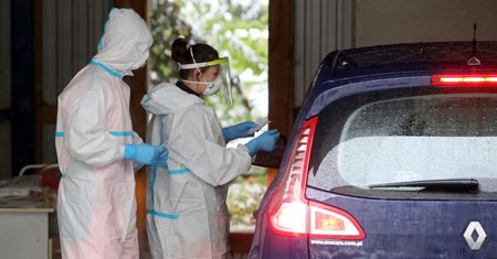 Kolejny rekord zakażeń. Będzie drugi lockdown? Polacy wyjątkowo zgodni [BADANIE]