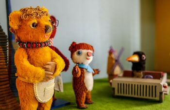 Oto kultowe zabawki i gry PRL. Tym bawiły się dawniej dzieci