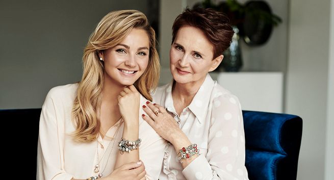 Małgorzata Socha z matką reklamuje biżuterię Apart Beads Collection