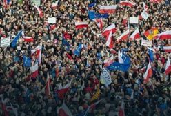 Manifestacja KOD w Warszawie zacznie się o godz. 13. Zbiorą podpisy pod projektem ustawy o TK