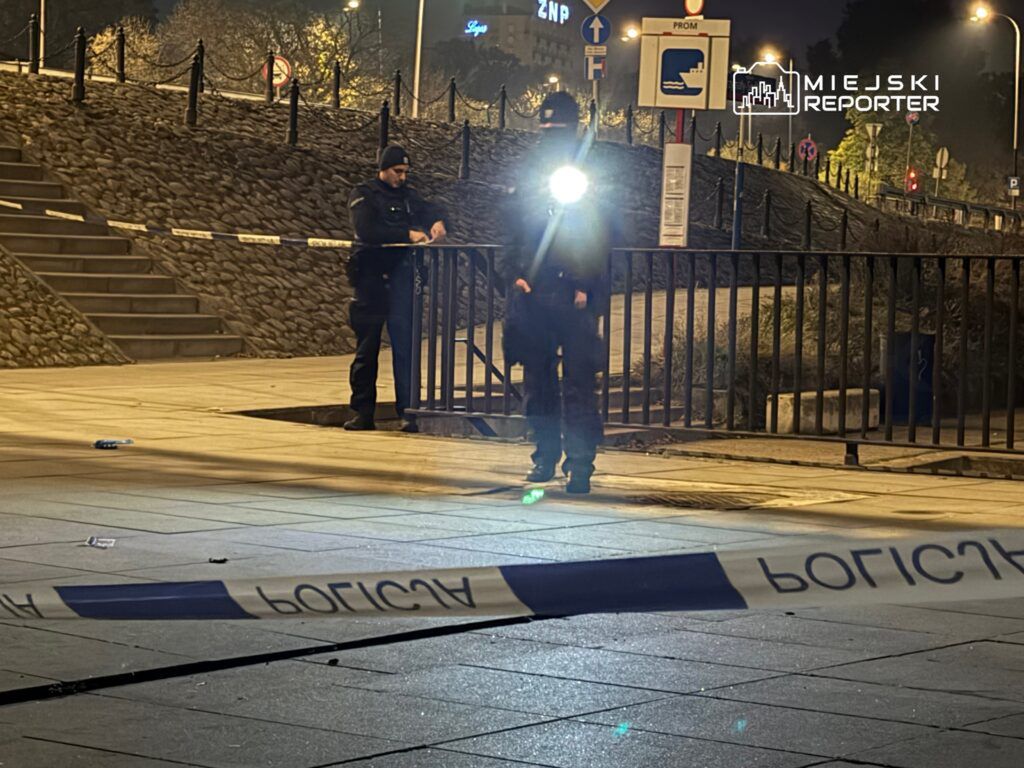 Warszawa: Mężczyzna spadł z Mostu Poniatowskiego na Bulwary Wiślane