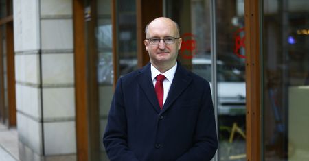 Piotr Wawrzyk trafił do szpitala. Stan jest bardzo poważny