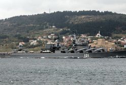 Uszkodzony krążownik "Moskwa" płynie do naprawy