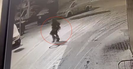 "Człowiek-choinka" uszkodził ponad 20 aut. Wyznaczono nagrodę