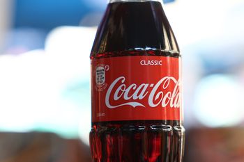 Naukowiec twierdzi, że odtworzył smak Coca-Coli. Wskazał klucz