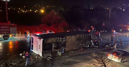 Tragedia w drodze na wesele. 6 osób nie żyje, 43 jest ciężko rannych