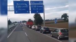 Korek do zjazdu z autostrady. Kierowca nie mógł powstrzymać śmiechu