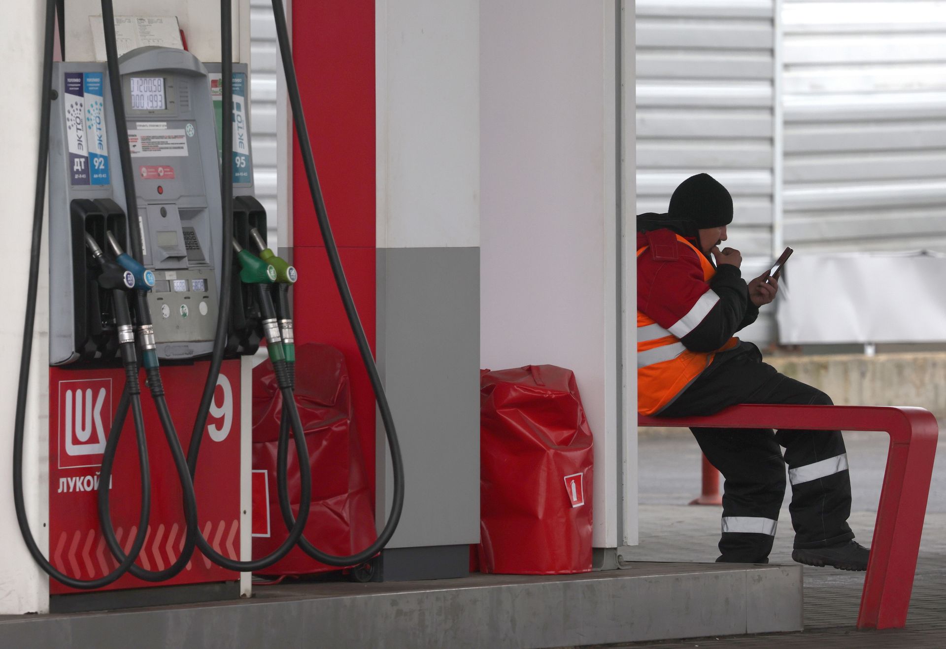 wiadomości,aktualności,WP Wiadomości Indyjskie rafinerie wstrzymują nowe dostawy z Rosji