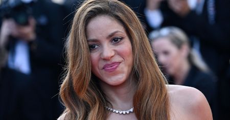 Posępna Shakira przeżywa zdjęcia Gerarda Pique z tajemniczą blondynką (FOTO)