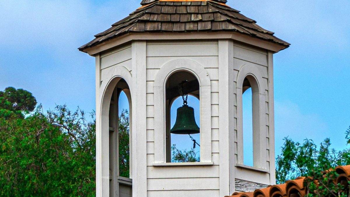 Dzwon w kościele [zdj. ilustracyjne]