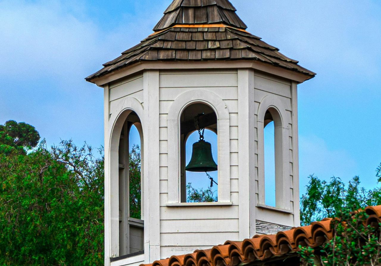 Bił nocą w dzwony. Ksiądz został wydalony z Kuby