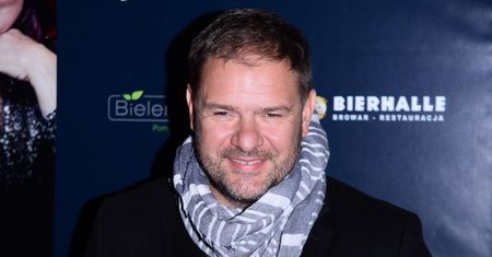 Tomasz Karolak stracił siedzibę teatru na rzecz Grażyny Wolszczak. Znalazł jednak plan B i zyskał gwiazdę