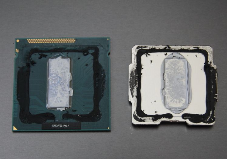 Czy Intel wciska kit (między procesor i heatspreader)?