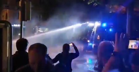 Ostre starcia policji i protestujących. Szwajcarzy przeciw certyfikatom COVID-19