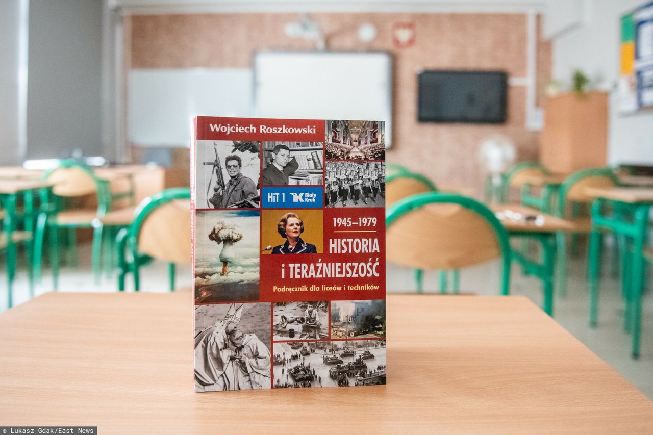 "Całkowicie upolityczniony". Nauczyciele chcą bojkotować podręcznik do HIT-u