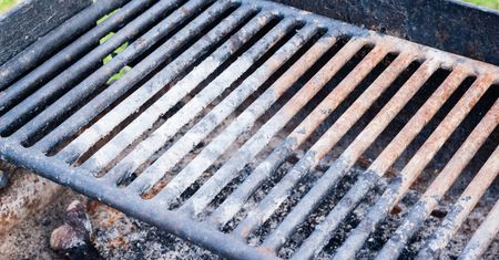 Nałóż na ruszt i wyszoruj. Grill będzie jak nowy