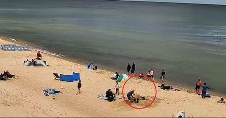 Przyłapani na plaży. Ratownicy łapią się za głowy, po co to robią?