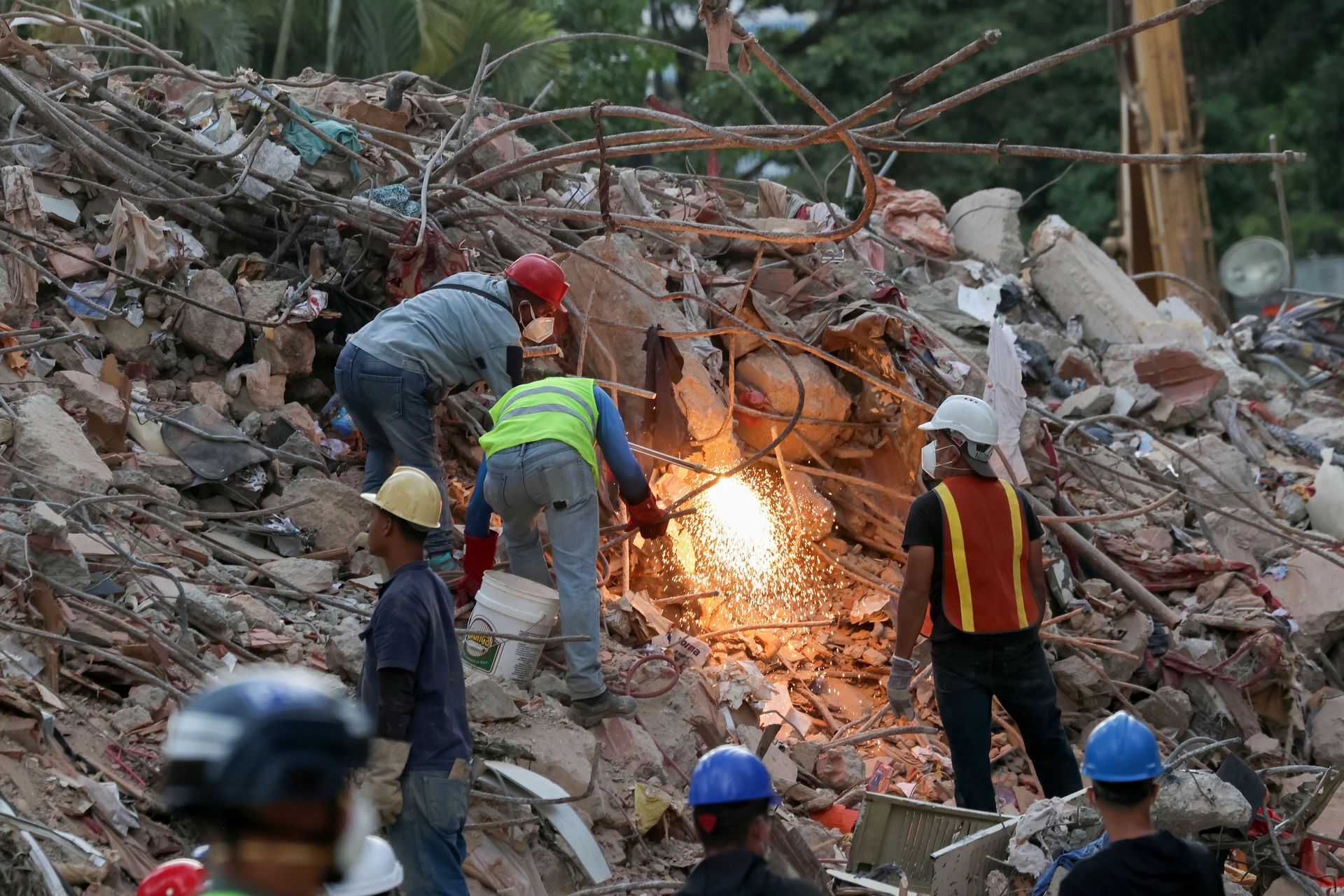 Venezuela's Largest Refinery Shuts Down After Power Failure Linked to Earthquakes
